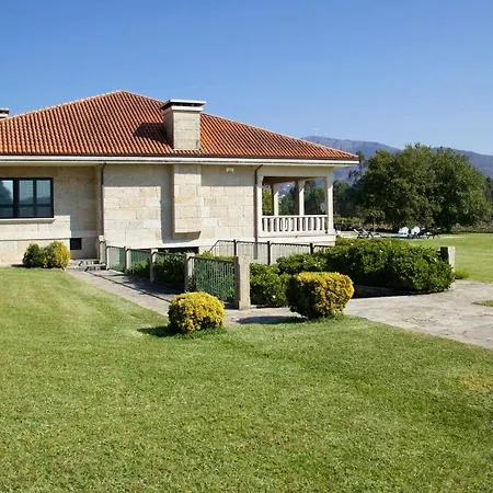 Goian Sleeps 10 Pool Villa Goyán
