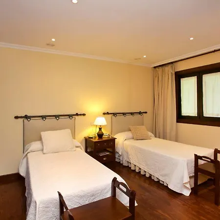 Goian Sleeps 10 Pool Villa