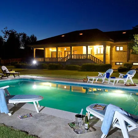 Goian Sleeps 10 Pool Villa *