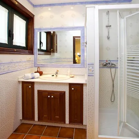Goian Sleeps 10 Pool Villa *